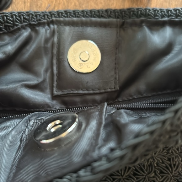 Black Crochet Crossbody bag - Picture 4 of 9